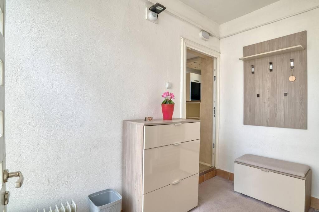 Cozy Nest Apartment- Central And Seaboard With Elevator コトル エクステリア 写真