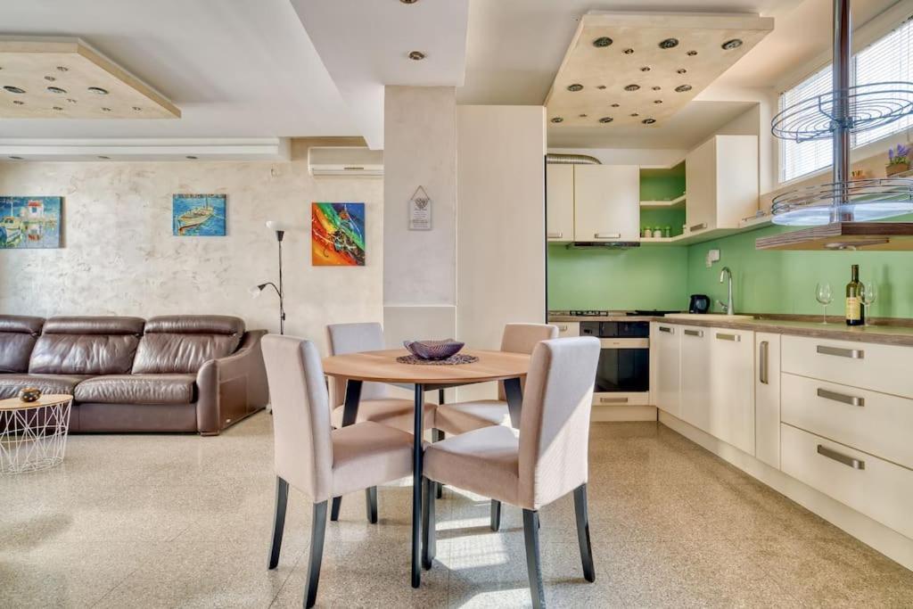 Cozy Nest Apartment- Central And Seaboard With Elevator コトル エクステリア 写真