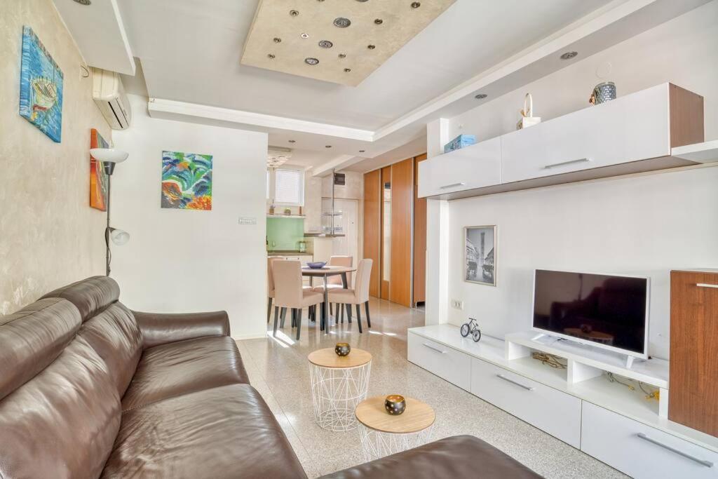 Cozy Nest Apartment- Central And Seaboard With Elevator コトル エクステリア 写真