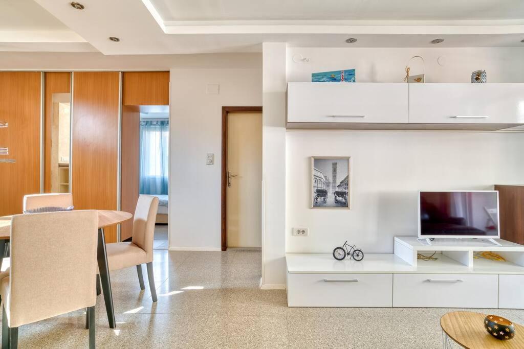 Cozy Nest Apartment- Central And Seaboard With Elevator コトル エクステリア 写真